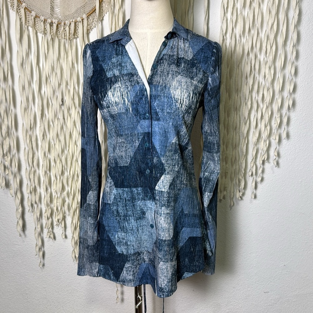 Komarov Blue White Long Sleeve Top with Lace Up Back Size Small